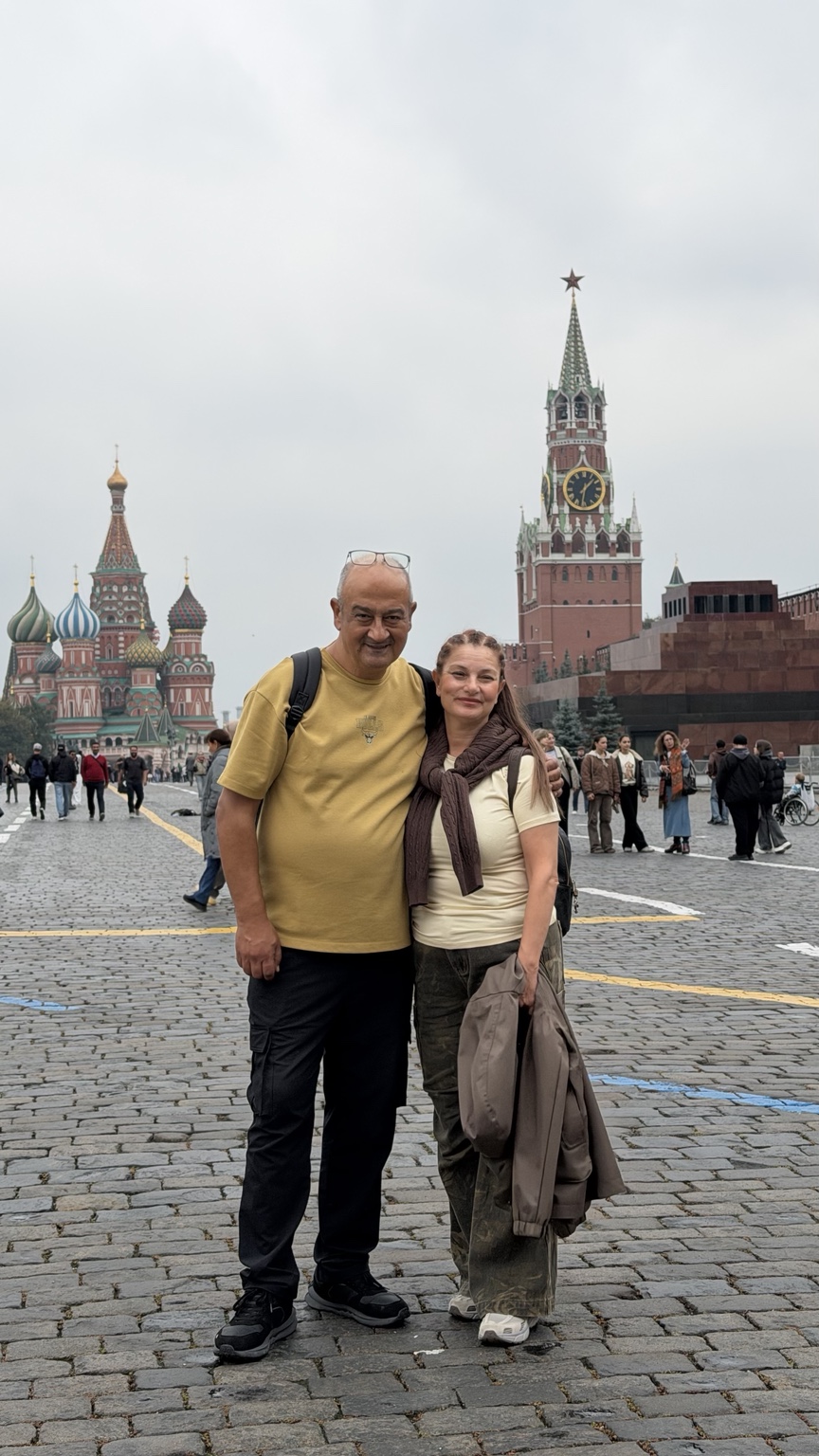 Ediz ve Esin Toksoy Moskova Kızıl Meydan'da